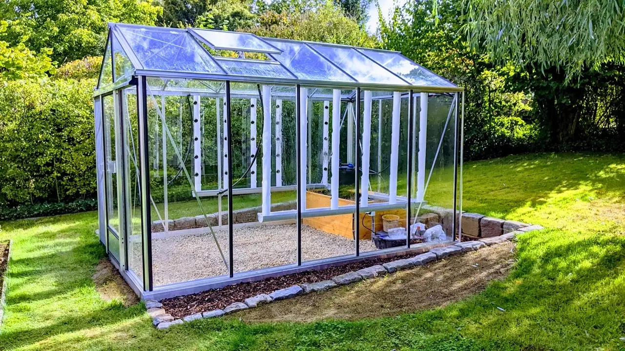 Serre automatisée aquaponique myFarm à Chastre Serre automatisée aquaponique myFarm à Chastre